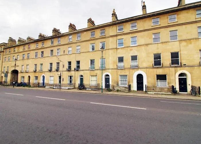 Spacious Georgian 3Bedroom Apartment, 5 Mins From Bath Abbey