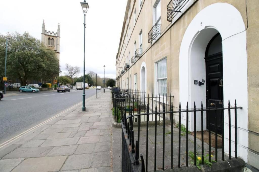 Spacious Georgian 3bedroom Apartment, 5 Mins From Abbey Bath